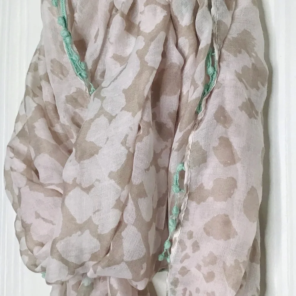 Vera Neumann American boho neutral print green Pom Pom scarf NWT
